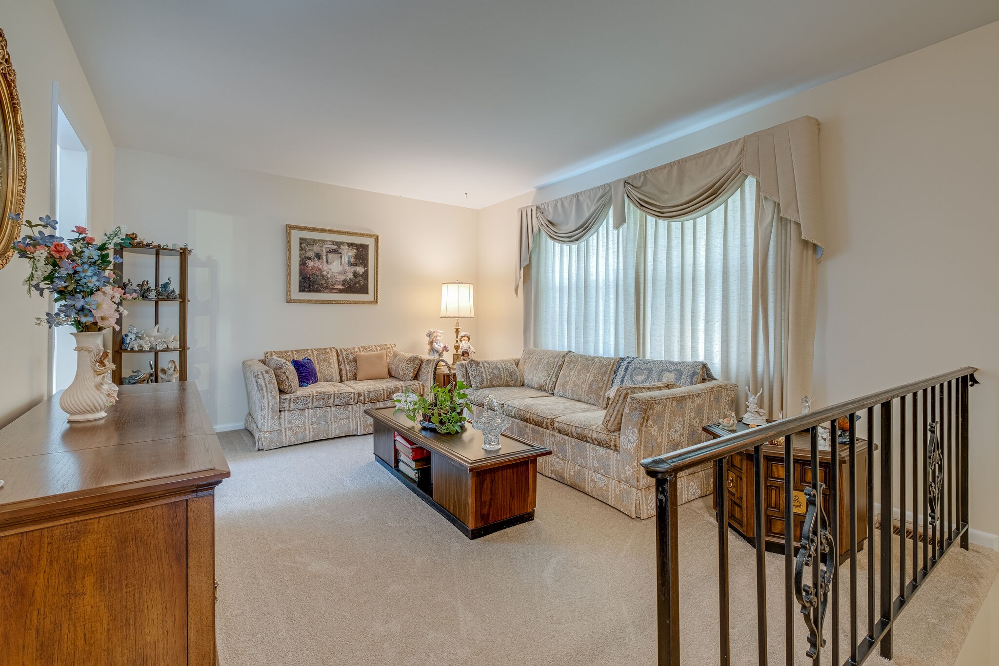 236 Bart Drive Antioch, TN 37013 - Photo 7 of 23 a living room with furniture and a potted plant