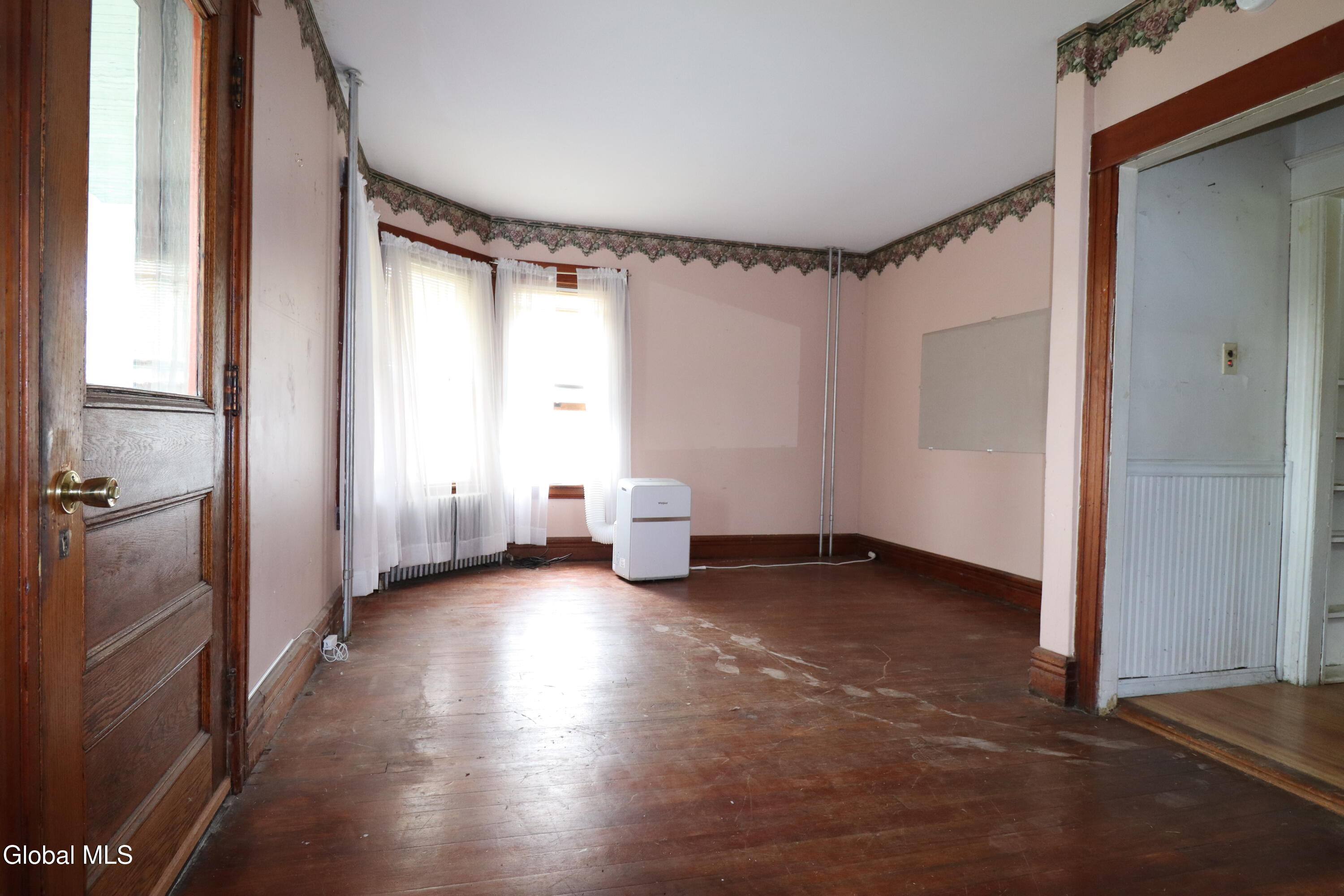 102 Schermerhorn Road Rotterdam, NY 12306 - Photo 2 of 44 IMG_6620