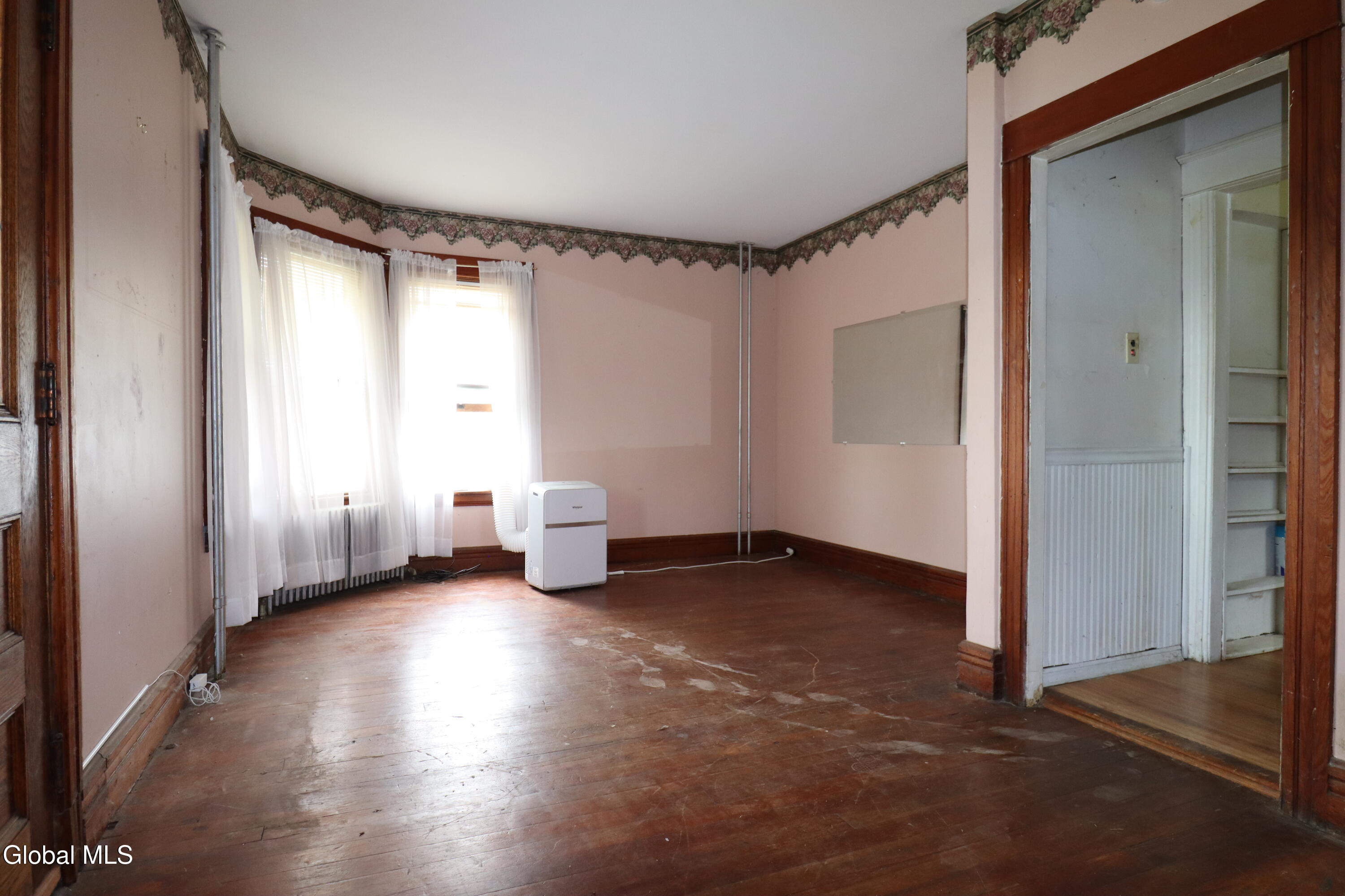 102 Schermerhorn Road Rotterdam, NY 12306 - Photo 3 of 44 IMG_6621