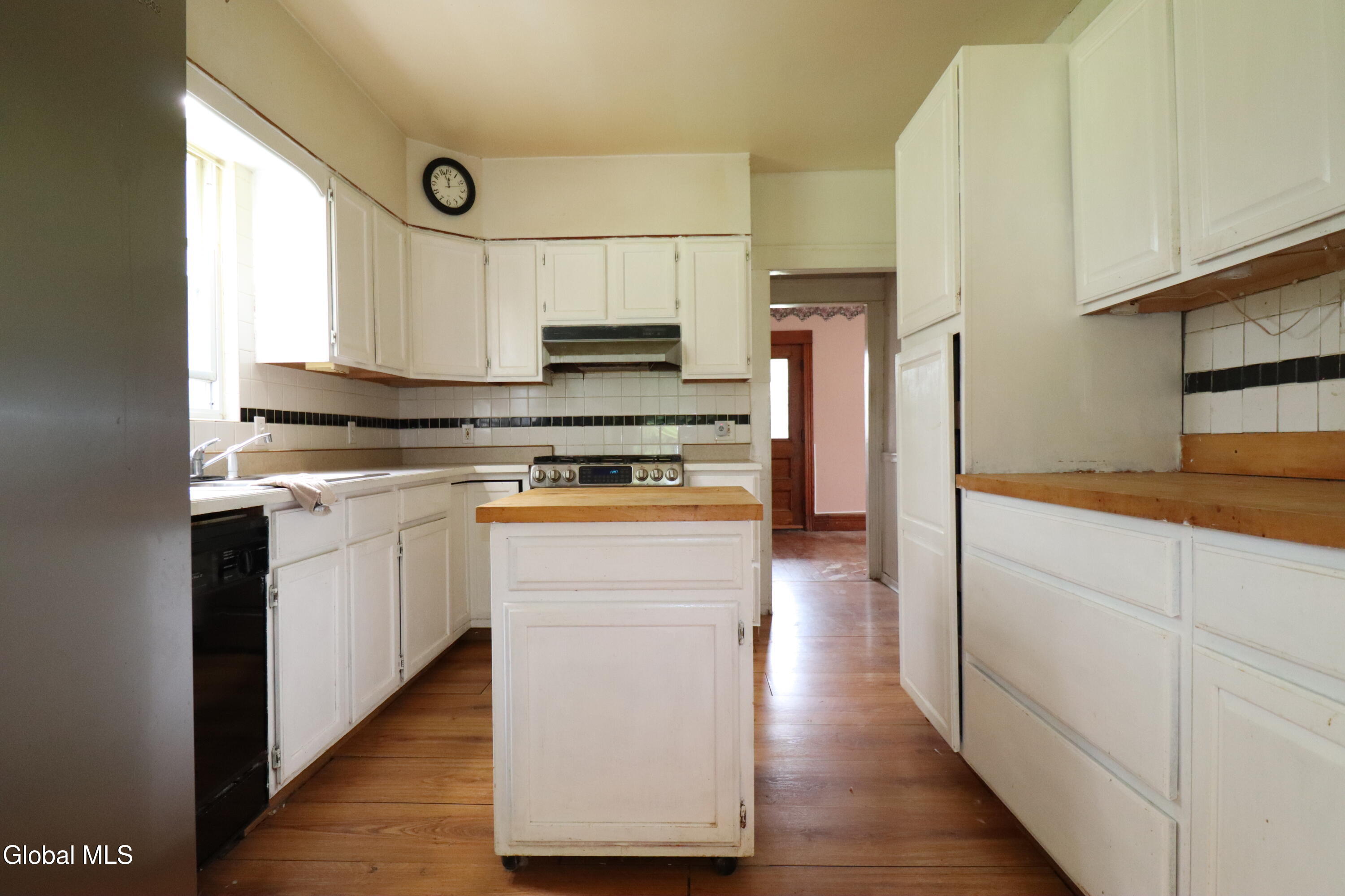 102 Schermerhorn Road Rotterdam, NY 12306 - Photo 6 of 44 IMG_6627