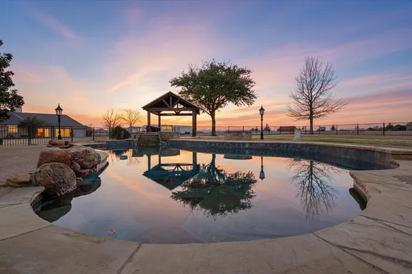 $799,000 | 106 Lakeshore Drive, Waxahachie, TX 75165