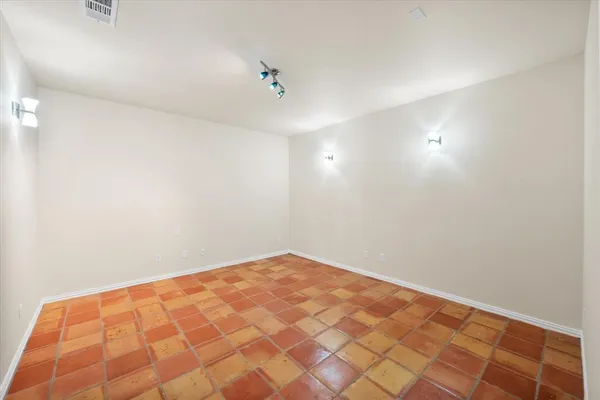 $799,000 | 106 Lakeshore Drive, Waxahachie, TX 75165