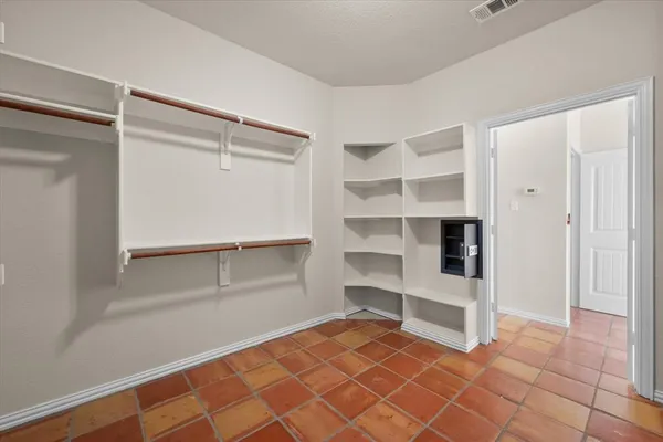 $799,000 | 106 Lakeshore Drive, Waxahachie, TX 75165