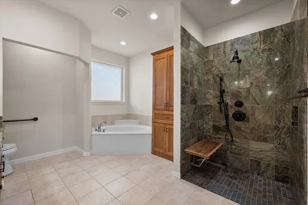 $799,000 | 106 Lakeshore Drive, Waxahachie, TX 75165