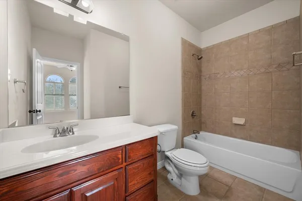 $799,000 | 106 Lakeshore Drive, Waxahachie, TX 75165