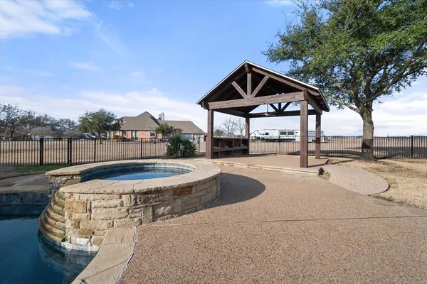 $799,000 | 106 Lakeshore Drive, Waxahachie, TX 75165