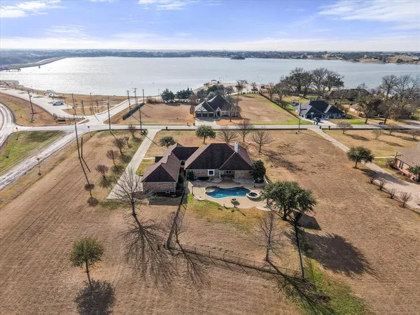 $799,000 | 106 Lakeshore Drive, Waxahachie, TX 75165