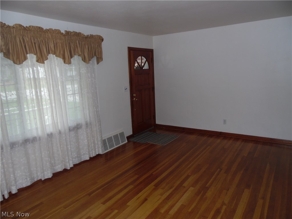 1314 Root Road Lorain, OH 44052 - Photo 2 of 26