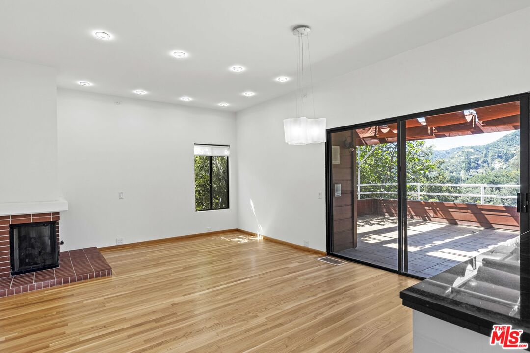 3275 Buckingham Road Glendale, CA 91206 - Photo 19 of 33