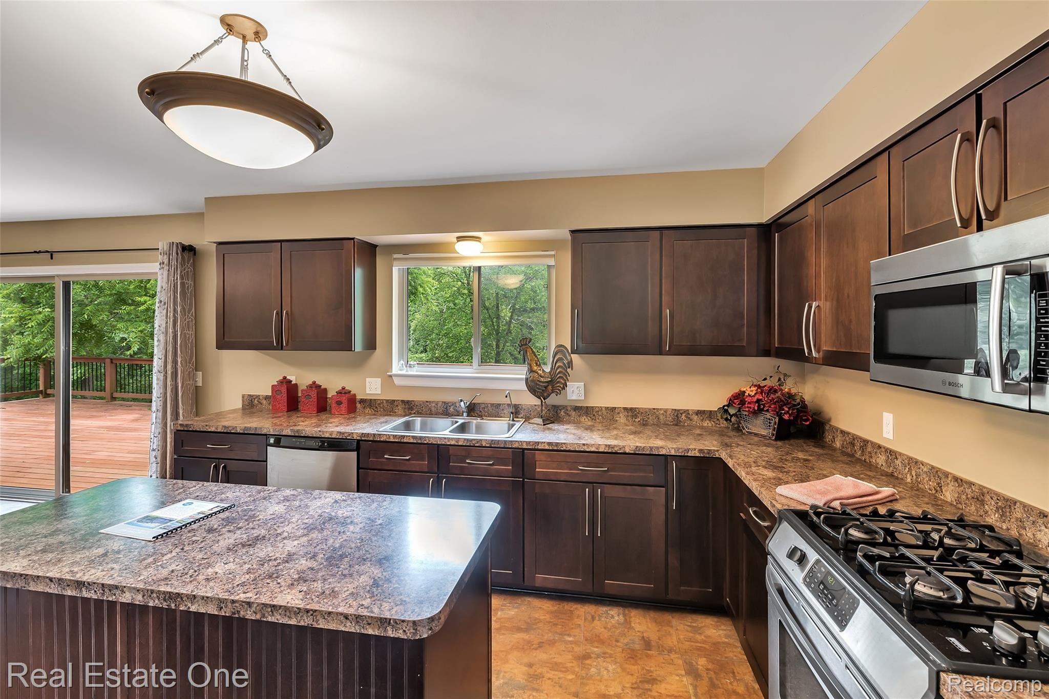 3112 Hunters Way Pinckney, MI 48169 - Photo 10 of 56 12-3112 Hunders Way-WindowStill-Rea.jpg