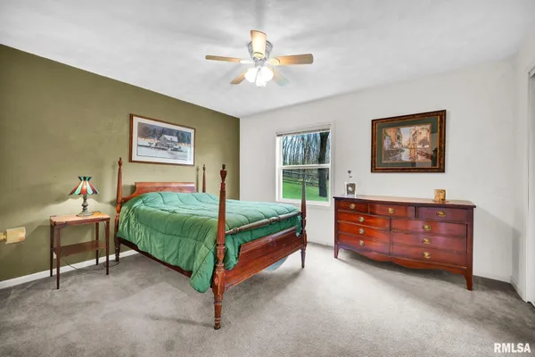 $269,900 | 161 Lakecrest Place, Dahinda, IL 61428