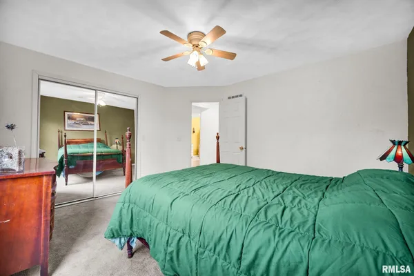 $269,900 | 161 Lakecrest Place, Dahinda, IL 61428