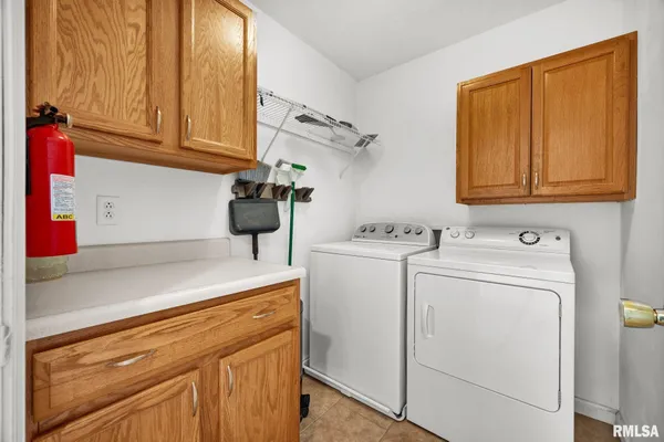$269,900 | 161 Lakecrest Place, Dahinda, IL 61428