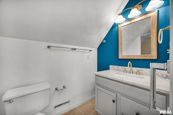 $269,900 | 161 Lakecrest Place, Dahinda, IL 61428