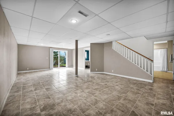 $269,900 | 161 Lakecrest Place, Dahinda, IL 61428