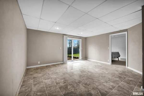 $269,900 | 161 Lakecrest Place, Dahinda, IL 61428