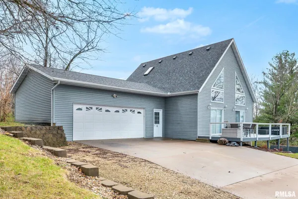 $269,900 | 161 Lakecrest Place, Dahinda, IL 61428