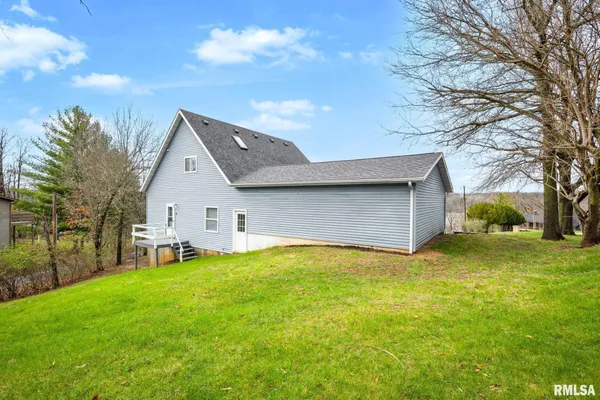 $269,900 | 161 Lakecrest Place, Dahinda, IL 61428