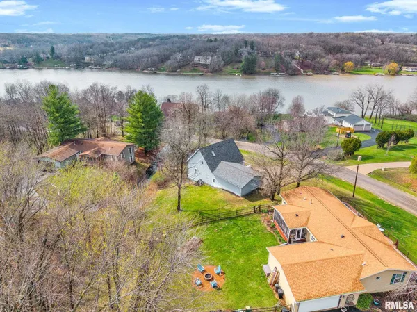 $269,900 | 161 Lakecrest Place, Dahinda, IL 61428