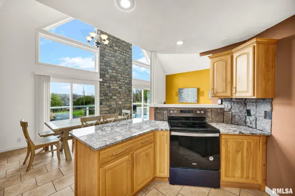 $269,900 | 161 Lakecrest Place, Dahinda, IL 61428