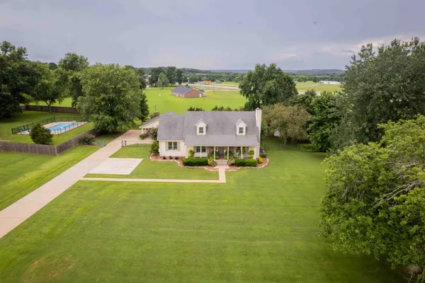 a view of a house with a big yard