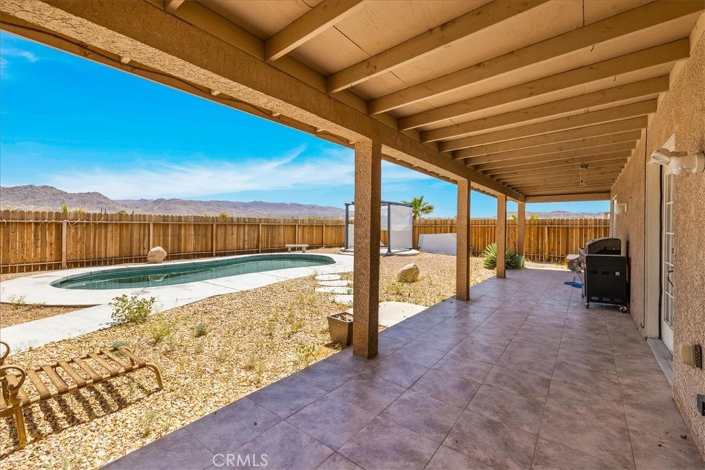 63357 Uranium Road Joshua Tree, CA 92252 - Photo 28 of 54 a view of a backyard of the house