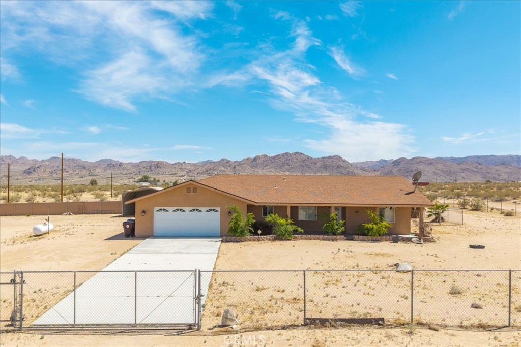 63357 Uranium Road Joshua Tree, CA 92252 - Photo 3 of 54 a view of a terrace with a terrace