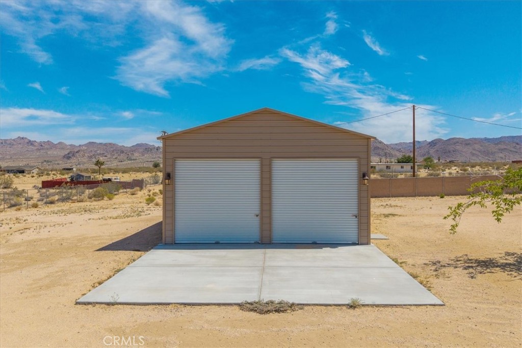 63357 Uranium Road Joshua Tree, CA 92252 - Photo 39 of 54 a view of a terrace with a lake view