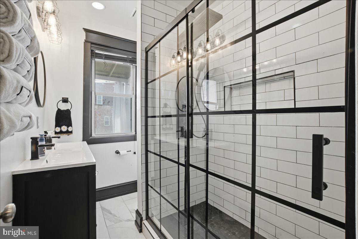 939 15th Street Southeast Washington, DC 20003 - Photo 13 of 19