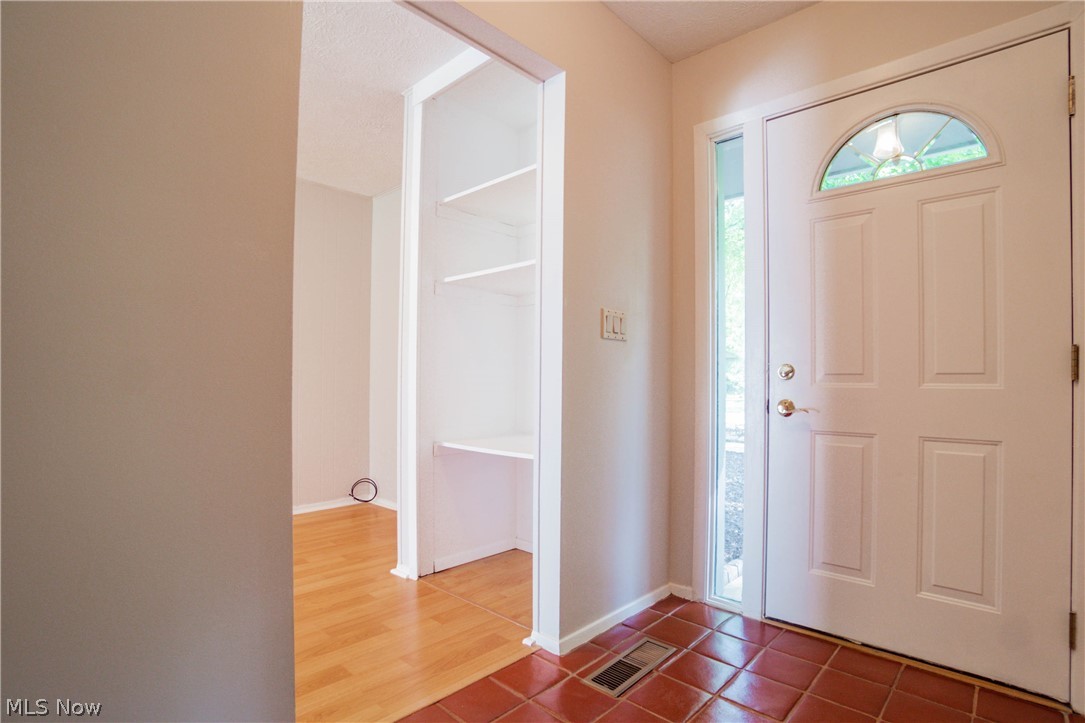 10806 Gate Post Road Strongsville, OH 44149 - Photo 7 of 33 Gallery Image 7