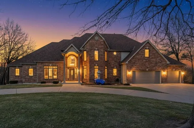 $1,250,000 | 19610 East Bundschu Road, Independence, MO 64056