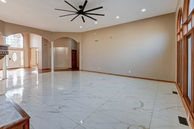 $1,250,000 | 19610 East Bundschu Road, Independence, MO 64056