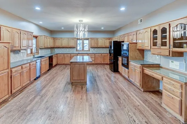 $1,250,000 | 19610 East Bundschu Road, Independence, MO 64056