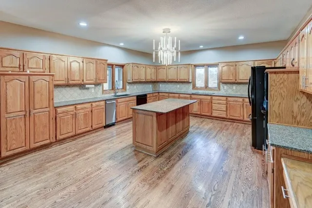 $1,250,000 | 19610 East Bundschu Road, Independence, MO 64056