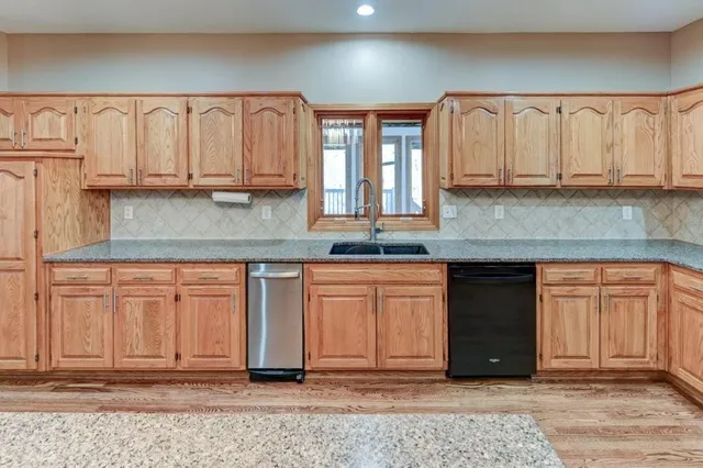 $1,250,000 | 19610 East Bundschu Road, Independence, MO 64056