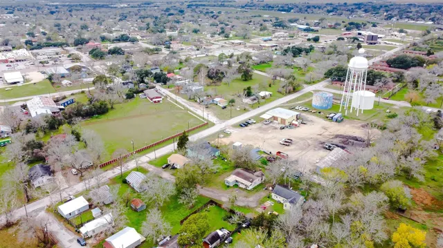 $180,000 | 310 North Kleas Street, Edna, TX 77957