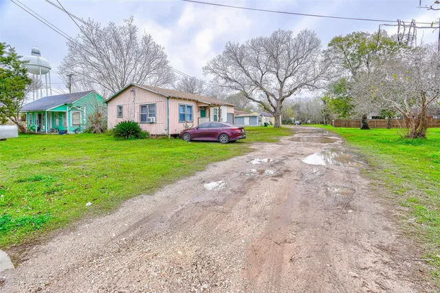 $180,000 | 310 North Kleas Street, Edna, TX 77957