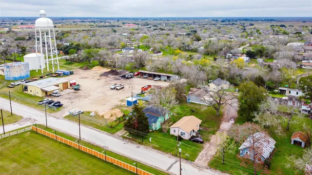 $180,000 | 310 North Kleas Street, Edna, TX 77957