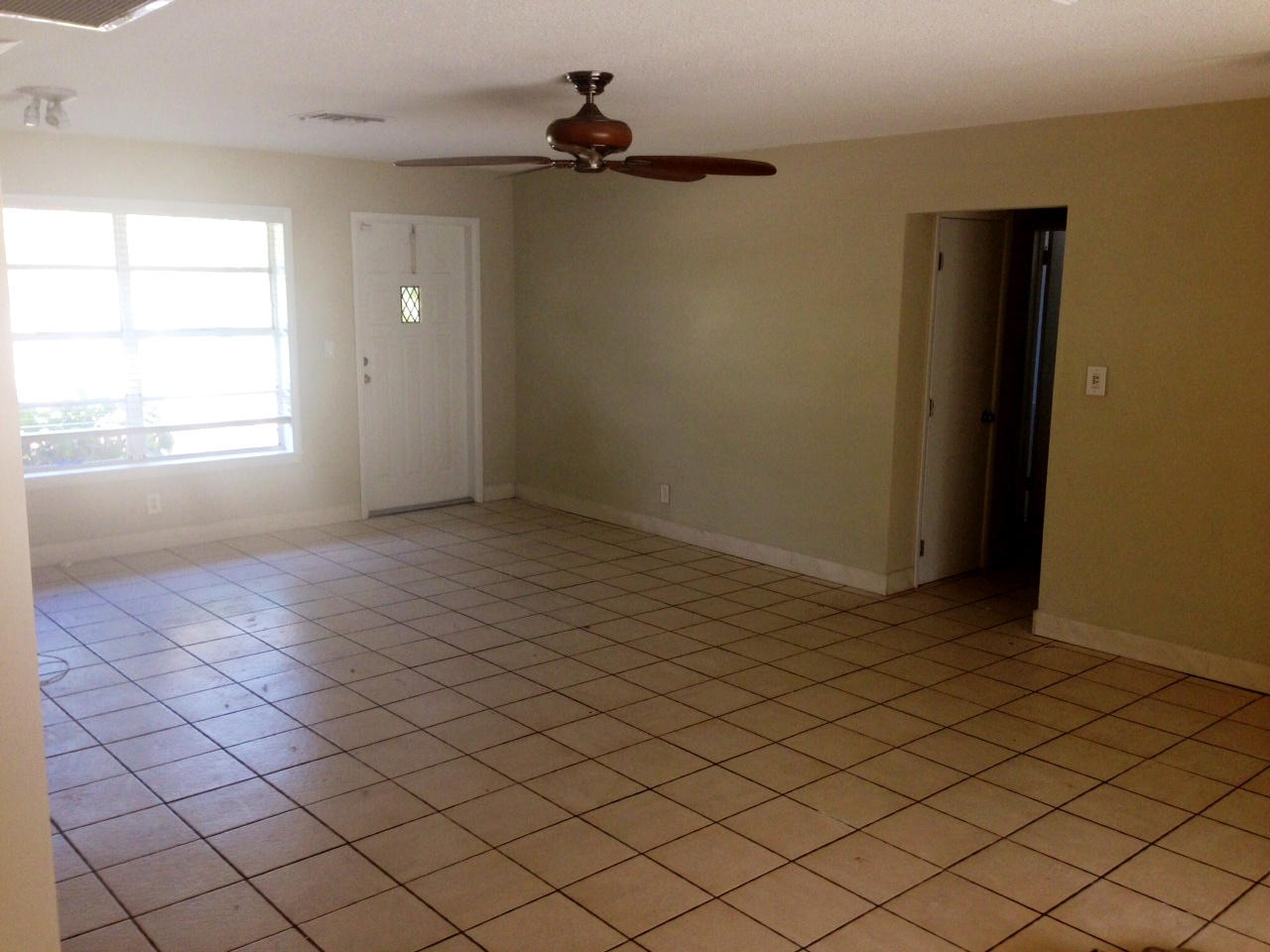 1475 Northeast 5th Avenue Boca Raton, FL 33432 - Photo 5 of 11 Living area