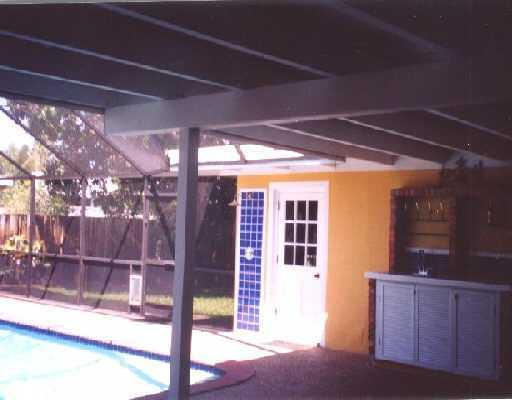 1475 Northeast 5th Avenue Boca Raton, FL 33432 - Photo 9 of 11 outside bar area