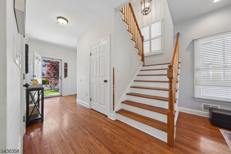 13 Edgar Street Summit, NJ 07901 - Photo 5 of 31