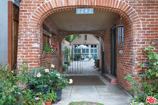 $1,995,000 | 1242 North Isabel Street, Glendale, CA 91207