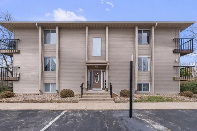 $80,000 | 1808 53rd Street, Unit 5, Moline, IL 61265