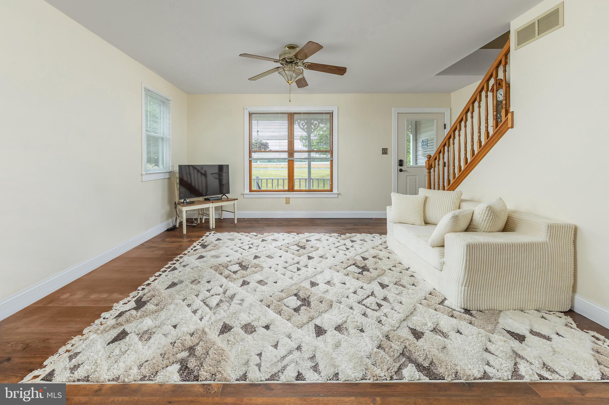 172 Mill Road Elmer, NJ 08318 - Photo 10 of 33 Living room