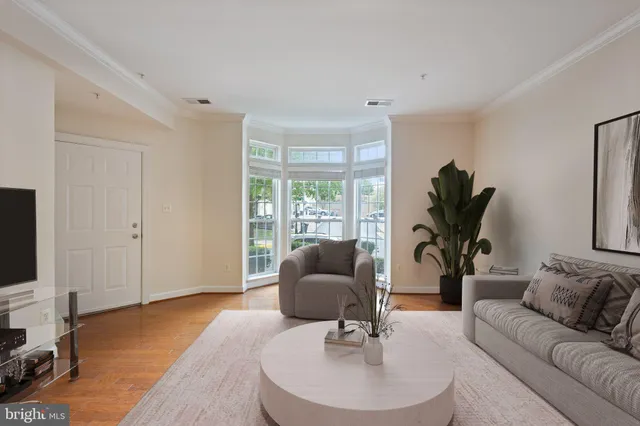 a view of empty room with window