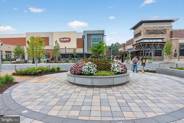 $2,650 | 2576 Eastbourne Drive, Woodbridge, VA 22191