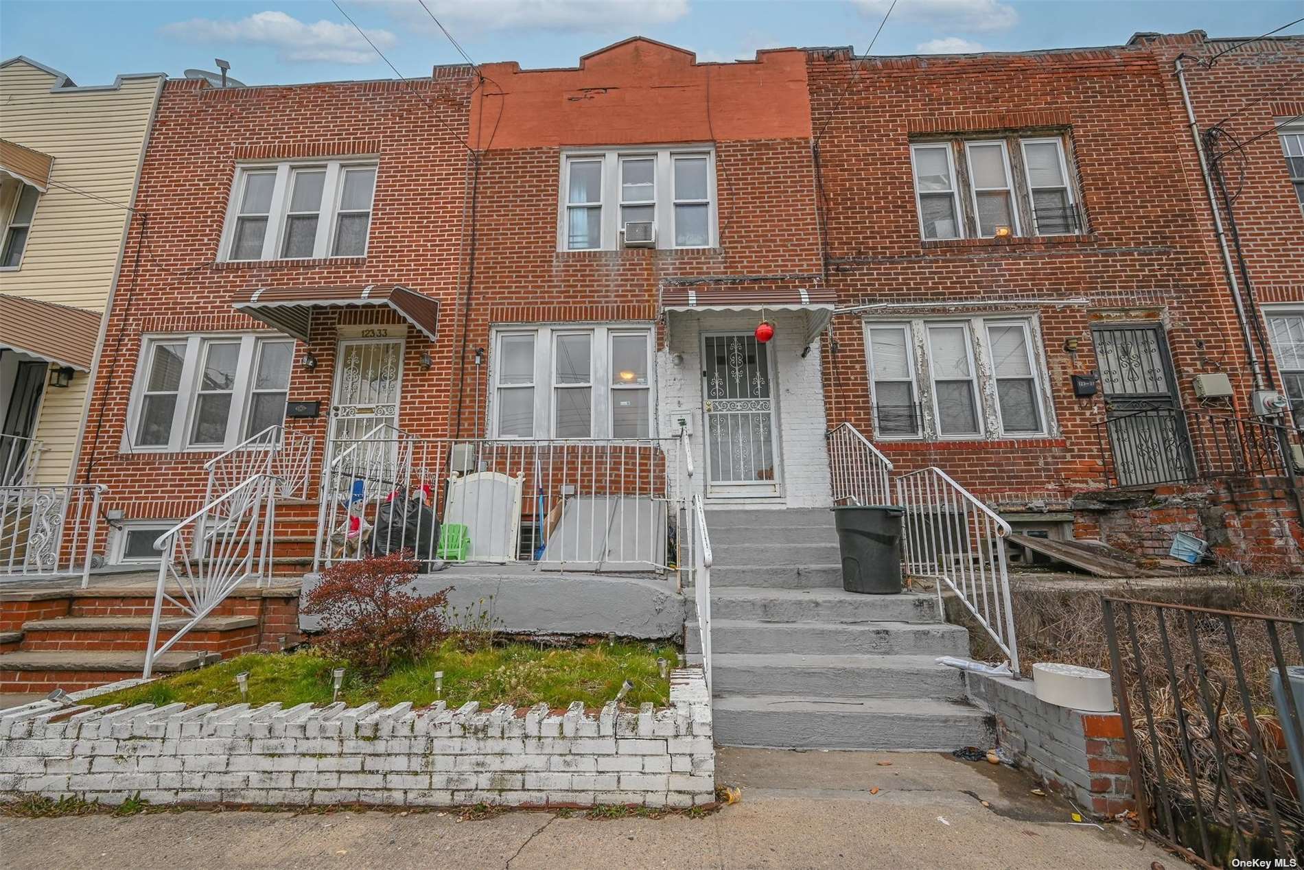 123 -35 INWOOD St