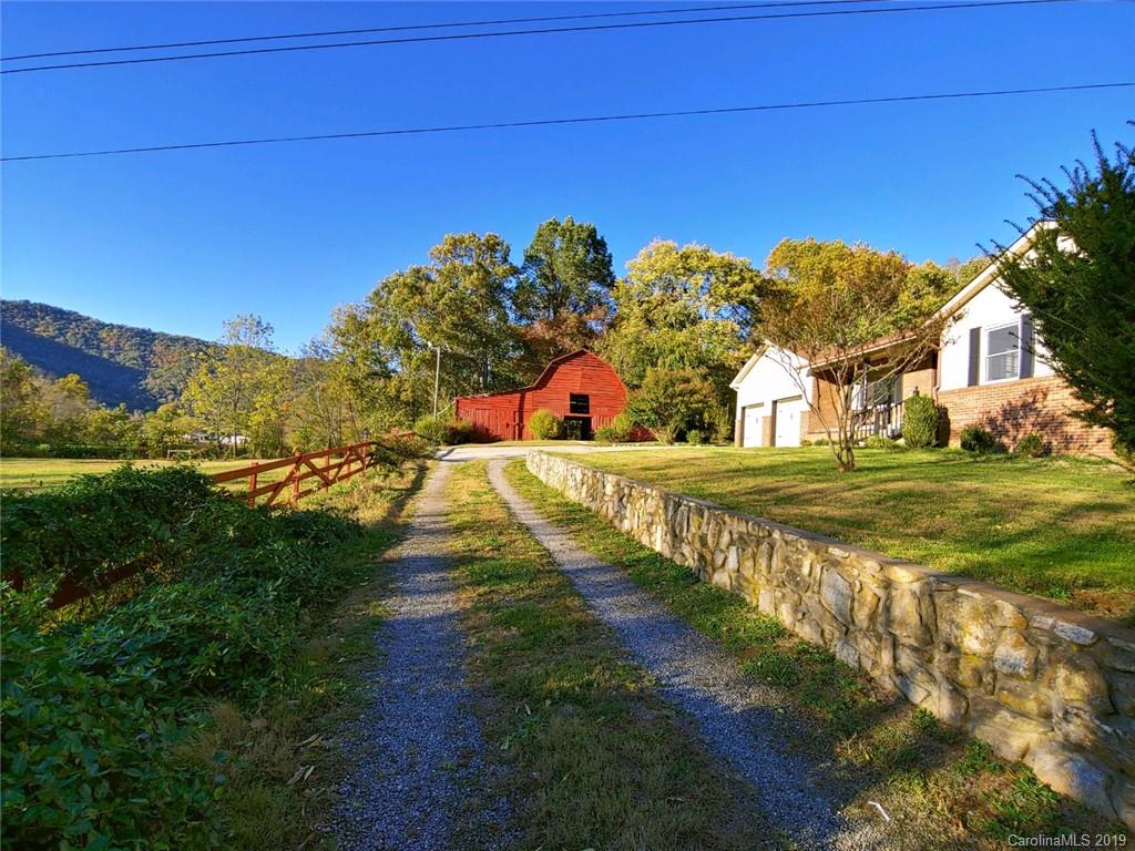 371 Murray Road Canton, NC 28716 - Photo 3 of 25 a view of a house with a yard