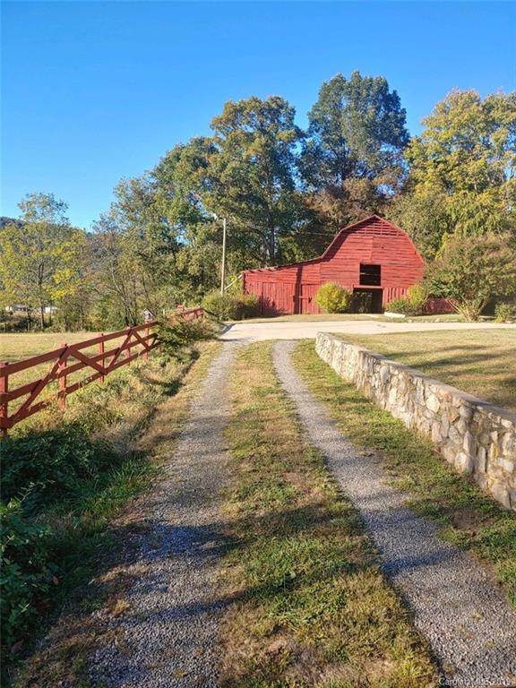 371 Murray Road Canton, NC 28716 - Photo 23 of 25 a front view of a house with a yard