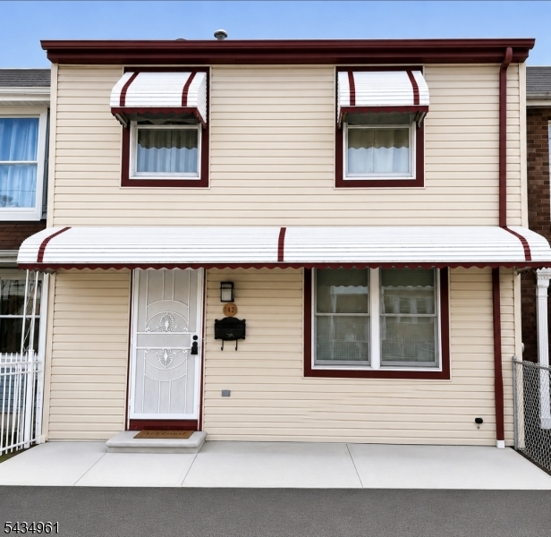142 Pearl Street Paterson, NJ 07501 - Photo 1 of 20